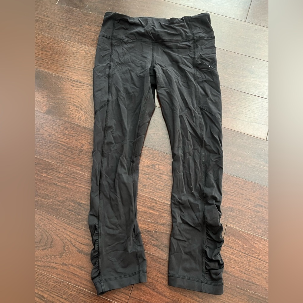 Lululemon leggings size 6 with side ruching detail